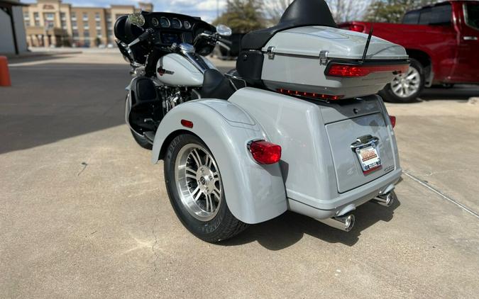 2024 Harley-Davidson® Tri Glide® Ultra Billiard Gray