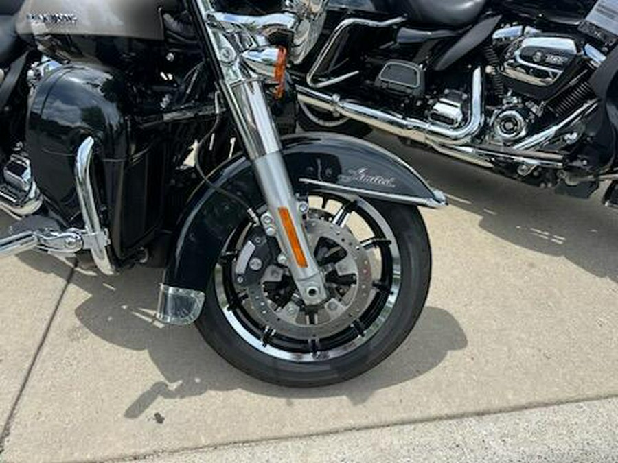 2018 Harley-Davidson Ultra Limited SLVFRTN/BLKTPST W/PINSTRIPE