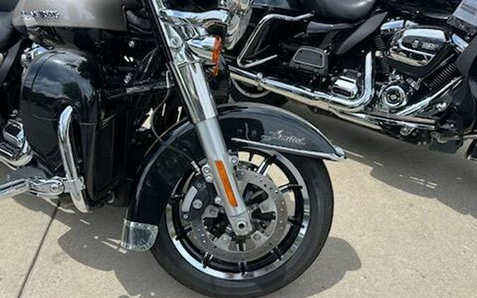 2018 Harley-Davidson Ultra Limited SLVFRTN/BLKTPST W/PINSTRIPE