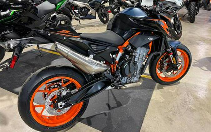 2023 KTM 890 Duke R