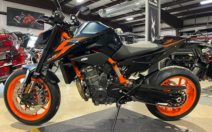 2023 KTM 890 Duke R