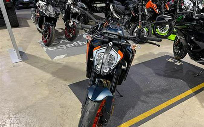 2023 KTM 890 Duke R