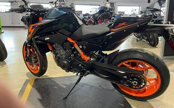 2023 KTM 890 Duke R