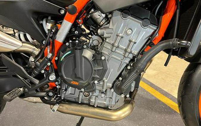 2023 KTM 890 Duke R