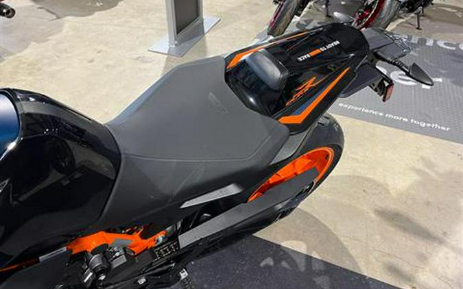 2023 KTM 890 Duke R