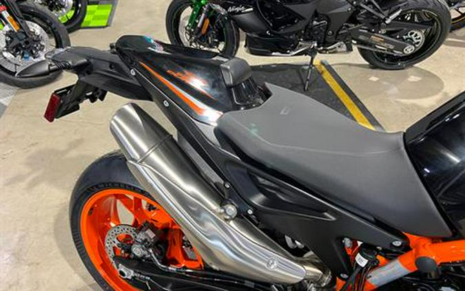 2023 KTM 890 Duke R