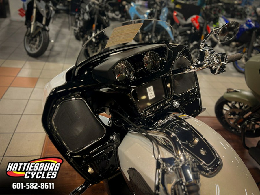 2025 Indian Challenger Limited 112 w/PowerBand Audio Black Metallic
