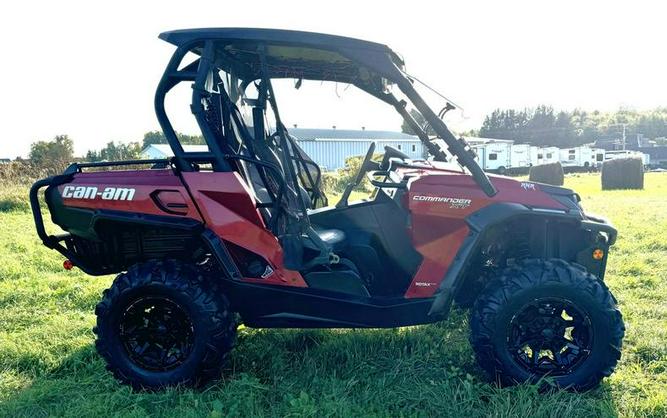 2018 Can-Am® Commander™ XT™ 1000R Intense Red