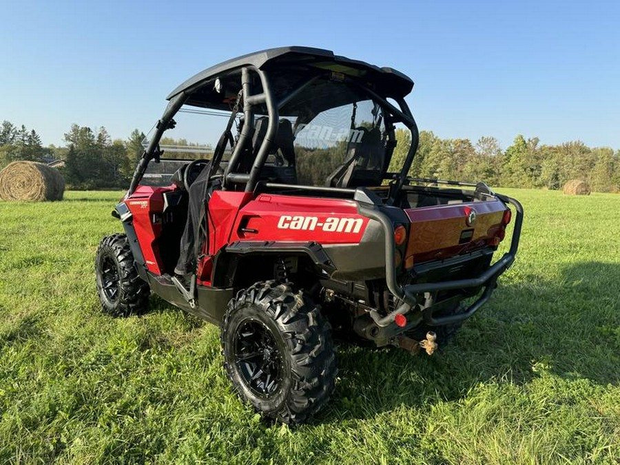 2018 Can-Am® Commander™ XT™ 1000R Intense Red