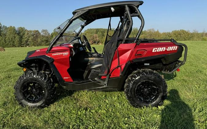 2018 Can-Am® Commander™ XT™ 1000R Intense Red