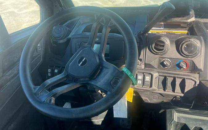 2024 Can-Am® Defender DPS CAB HD9