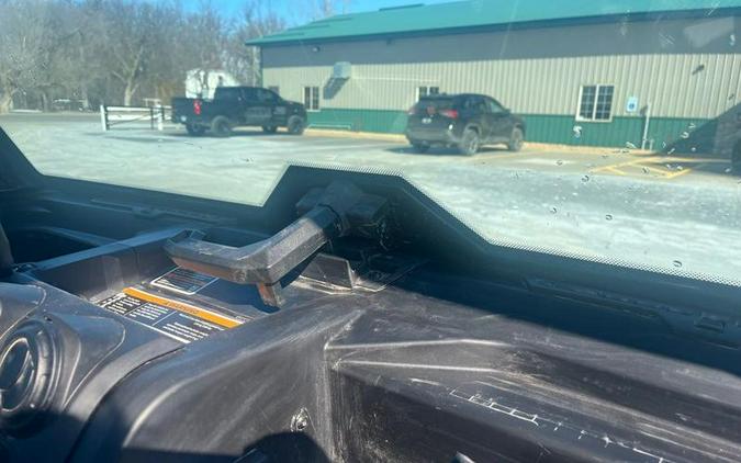 2024 Can-Am® Defender DPS CAB HD9