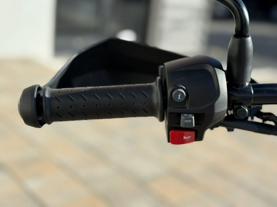 2026 Triumph Scrambler 400 XC Vanilla White