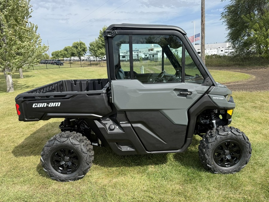 2027 CAN-AM DEFENDER DPS CAB HD9
