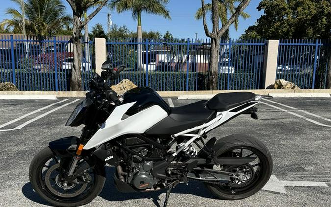 2022 KTM Duke 390