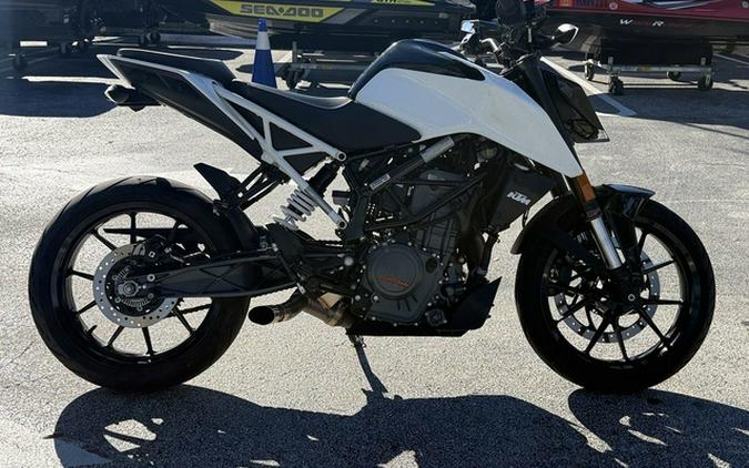 2022 KTM Duke 390