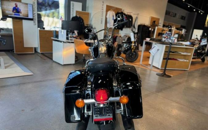 2017 Harley-Davidson Road King Base