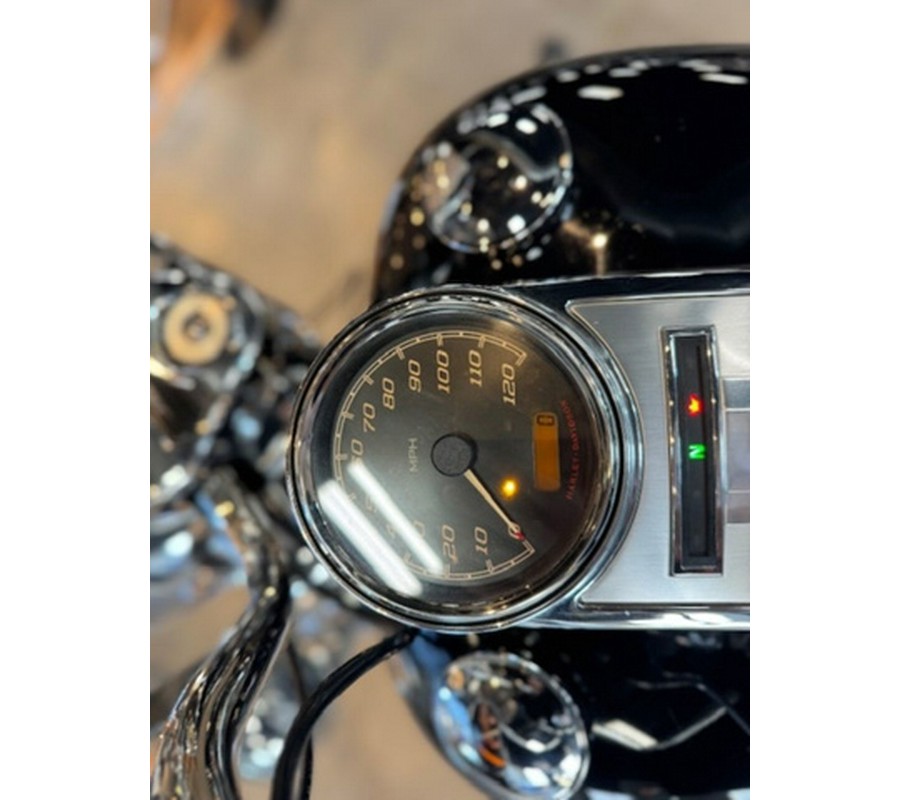 2017 Harley-Davidson Road King Base