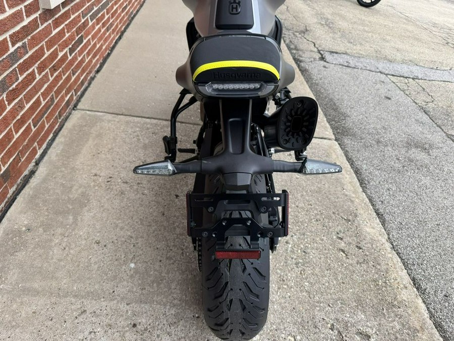 2025 Husqvarna® Vitpilen 801