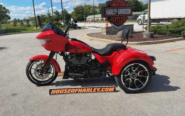 2026 Harley-Davidson® Road Glide 3 Blood Orange