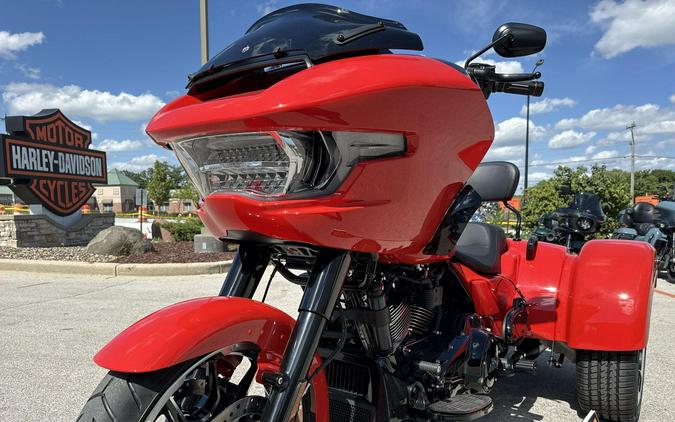 2026 Harley-Davidson® Road Glide 3 Blood Orange