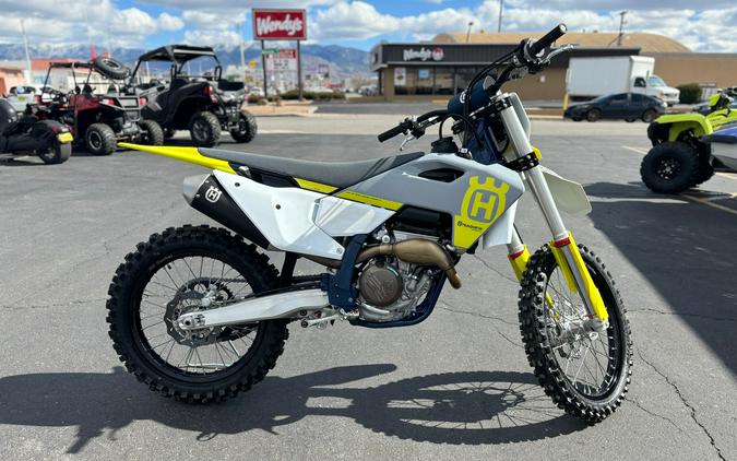 2023 Husqvarna FC 250**HAS ONLY 10 HOURS**