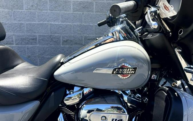 2024 Harley-Davidson® Tri Glide™ Ultra BILLIARD GRAY W/ PINSTRIPE
