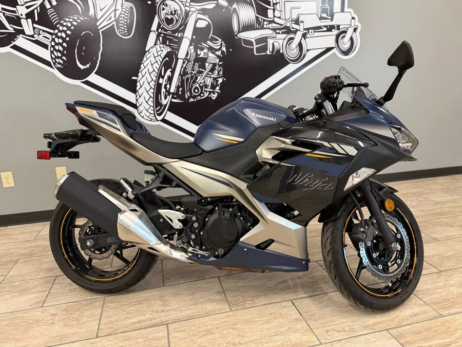 2023 Kawasaki Ninja® 400 Base