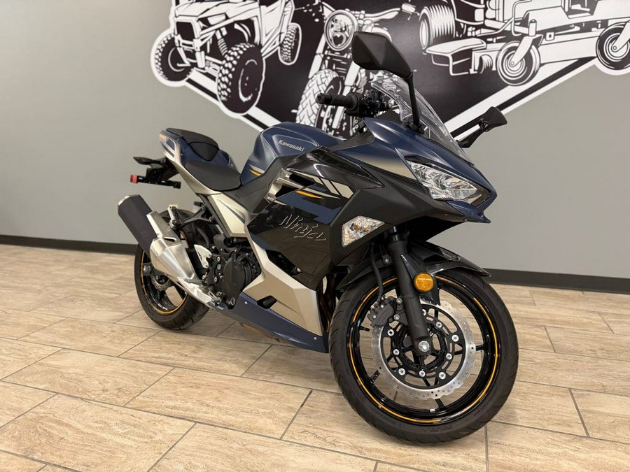2023 Kawasaki Ninja® 400 Base