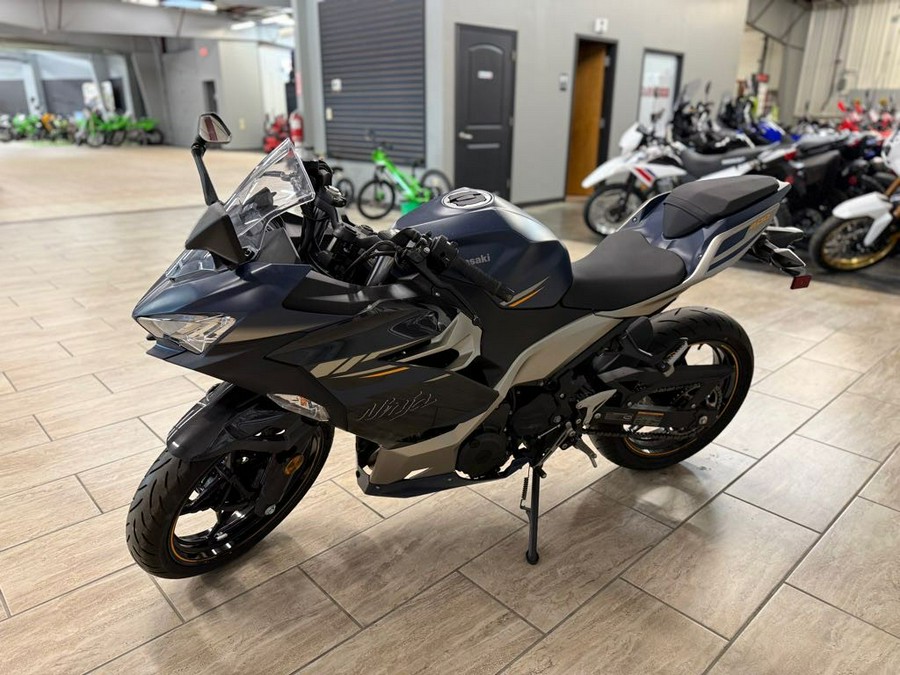 2023 Kawasaki Ninja® 400 Base
