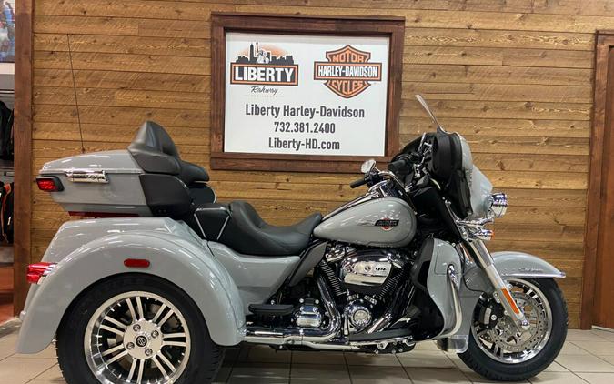 2024 Harley-Davidson Tri Glide Ultra Billiard Gray FLHTCUTG