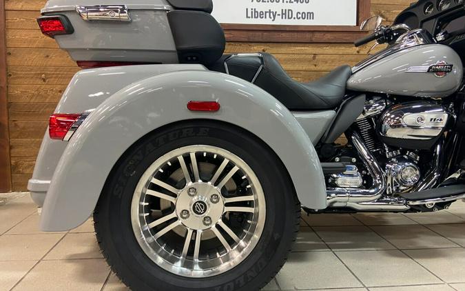 2024 Harley-Davidson Tri Glide Ultra Billiard Gray FLHTCUTG