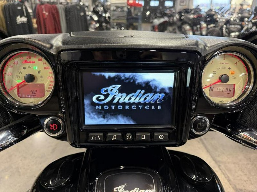 2017 Indian Motorcycle® Chieftain® Limited Thunder Black