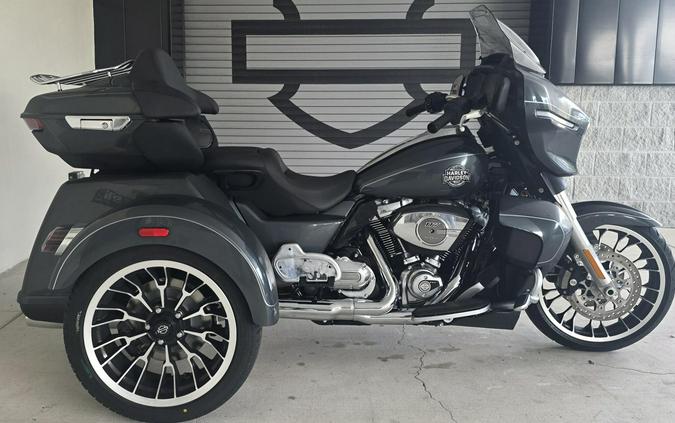 2026 Harley-Davidson® Street Glide 3 Limited Iron Horse Metallic Chrome Trim