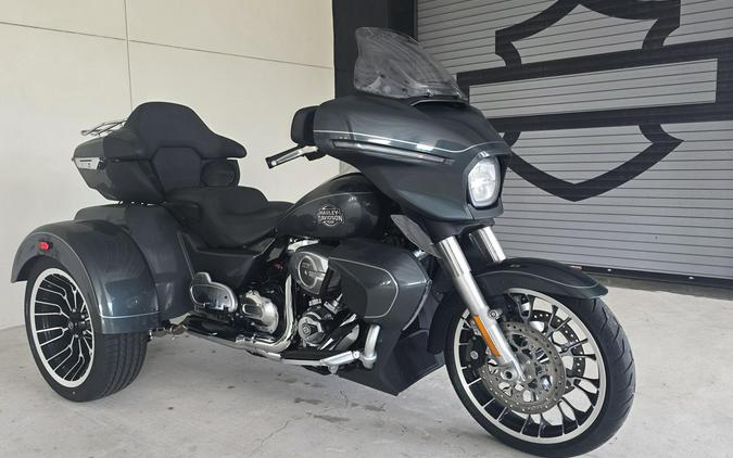 2026 Harley-Davidson® Street Glide 3 Limited Iron Horse Metallic Chrome Trim