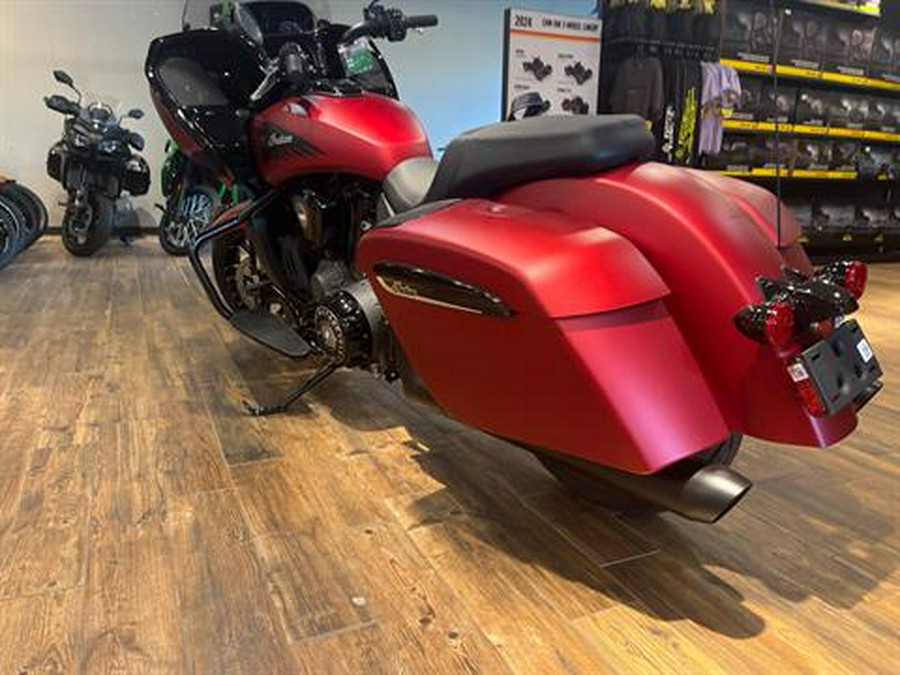 2024 Indian Motorcycle Challenger® Dark Horse® with PowerBand Audio Package