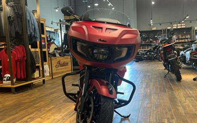 2024 Indian Motorcycle Challenger® Dark Horse® with PowerBand Audio Package