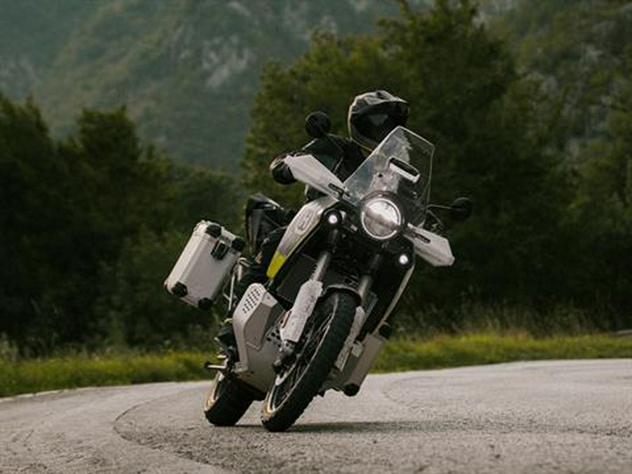 2025 Husqvarna Norden 901 Expedition