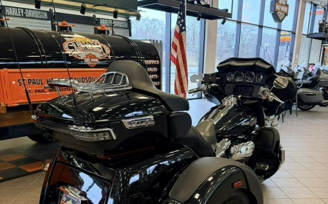 2023 Harley-Davidson Tri Glide Ultra FLHTCUTG