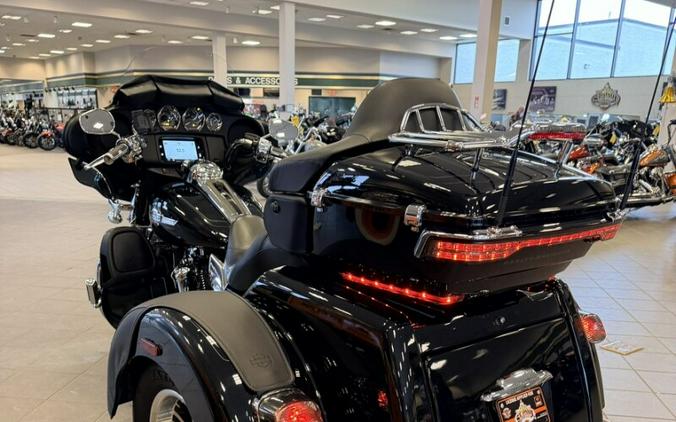 2023 Harley-Davidson Tri Glide Ultra FLHTCUTG