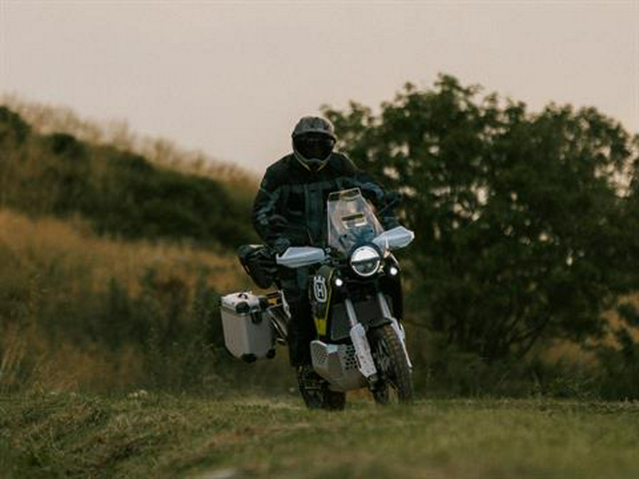 2025 Husqvarna Norden 901 Expedition