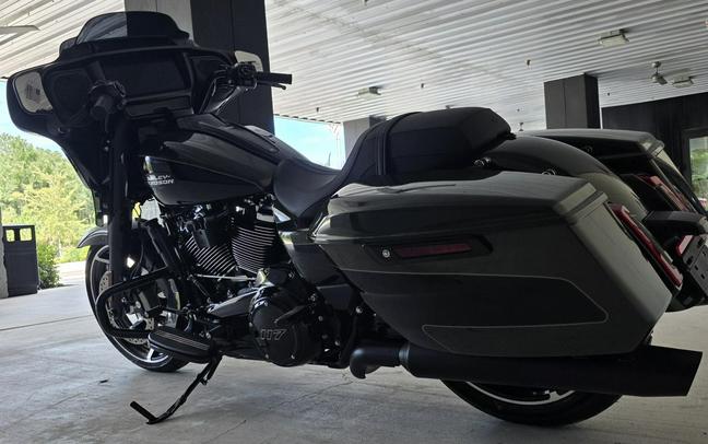 2026 Harley-Davidson® Road Glide® Olive Steel Metallic / Vivid Black Black Trim