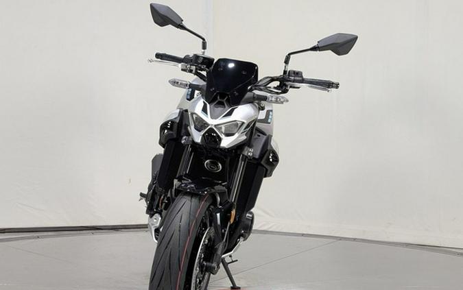 2025 Kawasaki Z900 ABS Metallic Spark Black/Metallic Carbon Gray