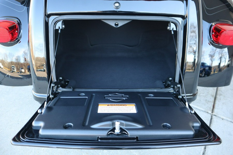 2024 Harley-Davidson Tri Glide Ultra FLHTCUTG