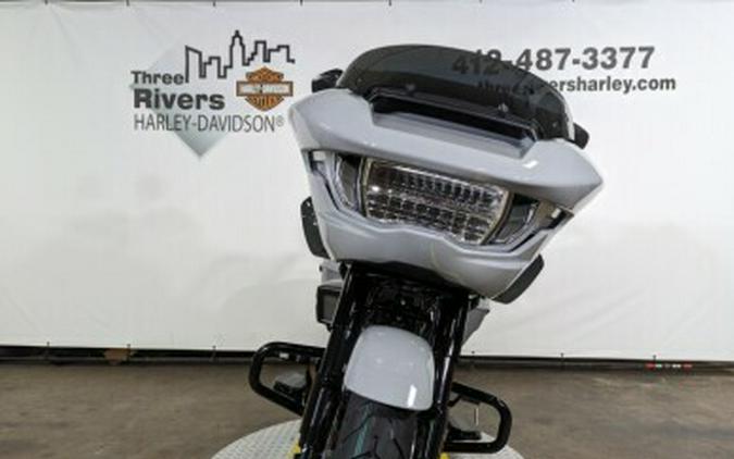 2024 Harley-Davidson Road Glide® Atlas Silver Metallic – Black Finish