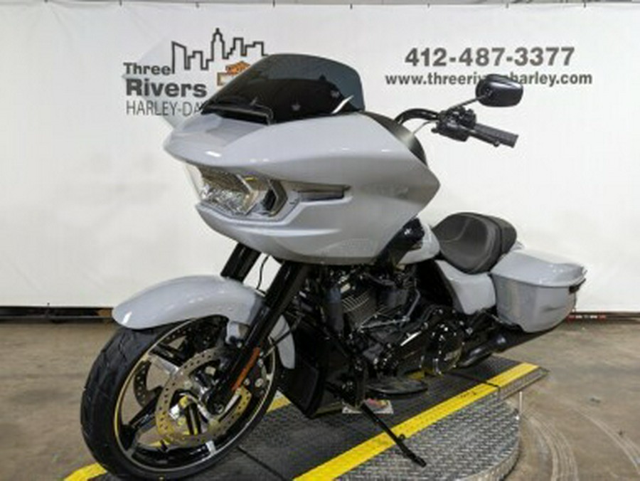 2024 Harley-Davidson Road Glide® Atlas Silver Metallic – Black Finish