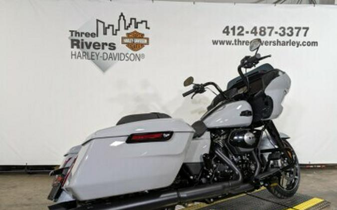 2024 Harley-Davidson Road Glide® Atlas Silver Metallic – Black Finish