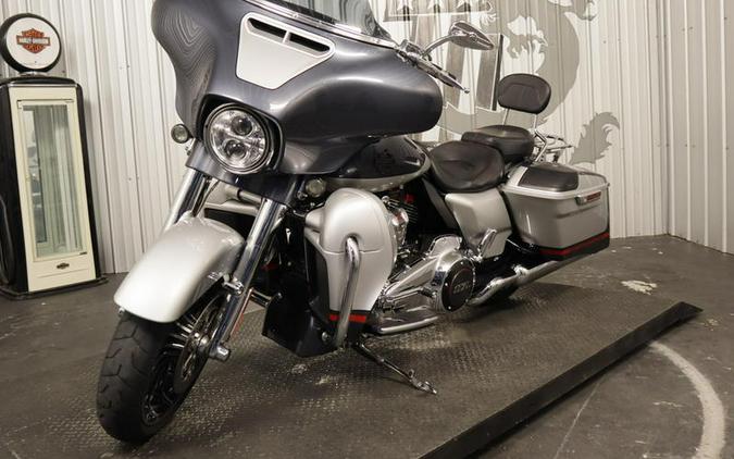 2019 Harley-Davidson® FLHXSE - CVO™ Street Glide®