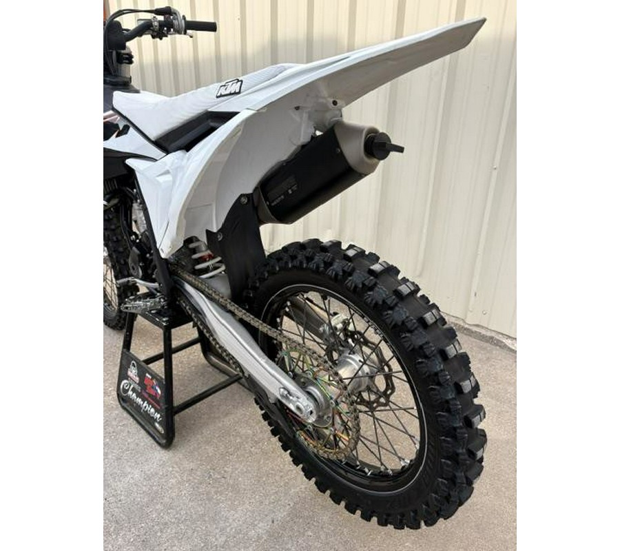 2025 250 SX-F - KTM