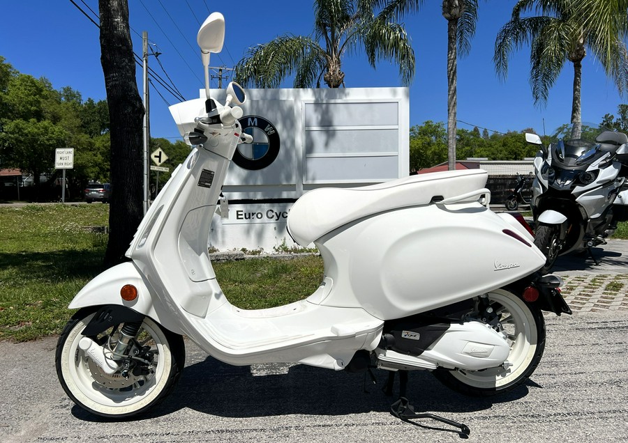 2022 Vespa Sprint 150 White Out